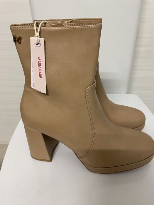 Botas novas com etiqueta