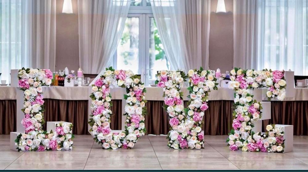 Napis LOVE na wesele