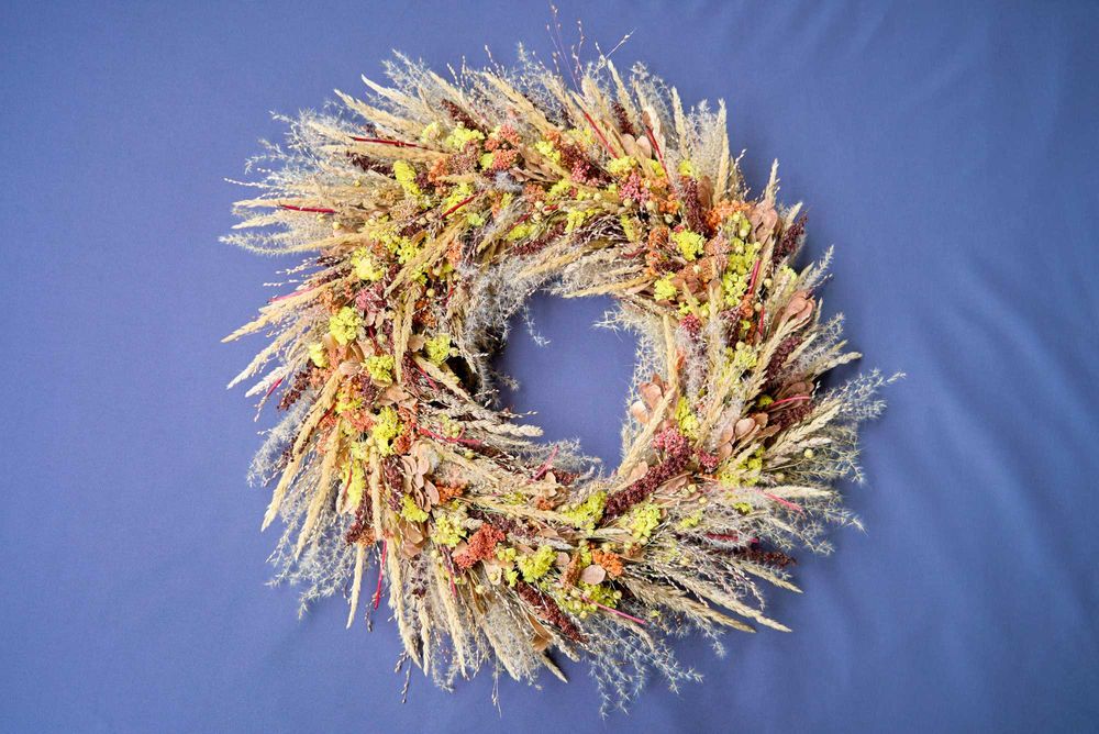 Wianek/wieniec, dekoracja jesienna z suszonych kwiatów i traw