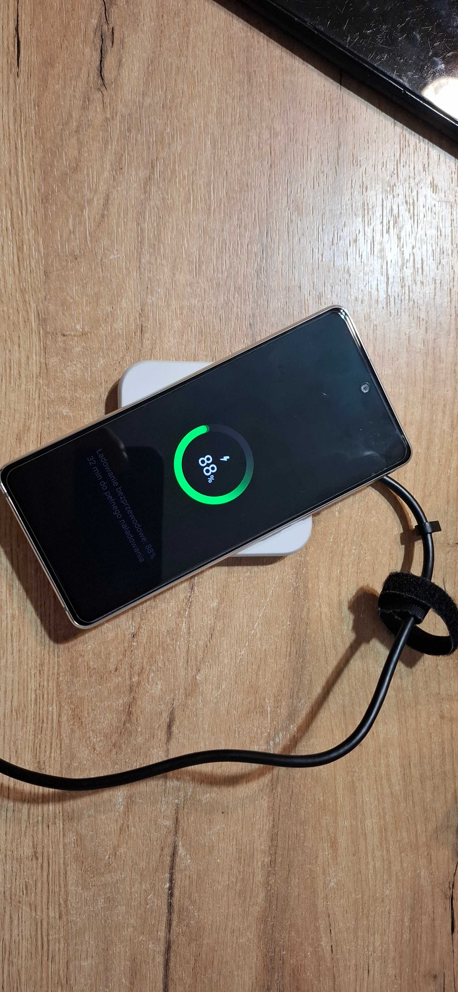 ładowarka indukcyjna Samsung nowa ep-p1300