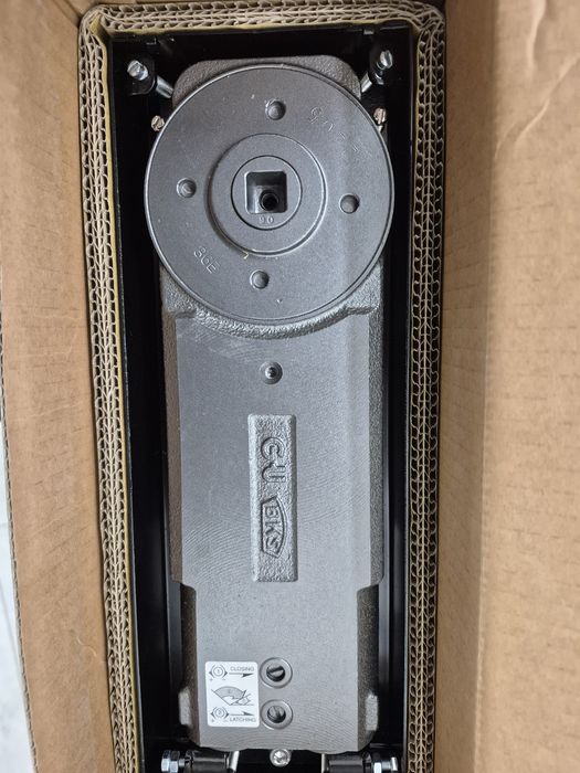 Доводчик дверей підлоговий G-u UTS 840