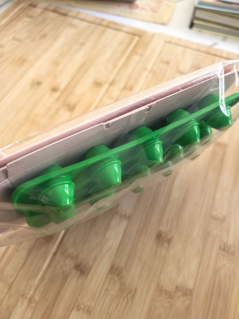 Forma de ovos da Páscoa com caixa para oferecer