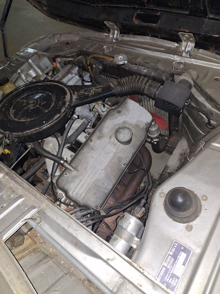 Vendo BMW 1602 faróis quadrados.