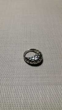 Nowy pierścionek łuski węża H&M srebrny kolor rozmiar 14 średnica 17mm