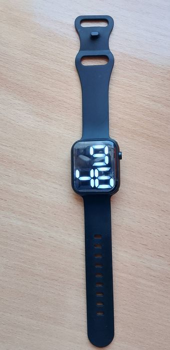 Zegarek cyfrowy, duże wyraźne cyfry ,nowy.