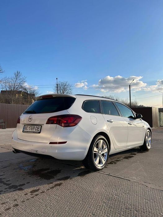 Opel astra j 2011 р.