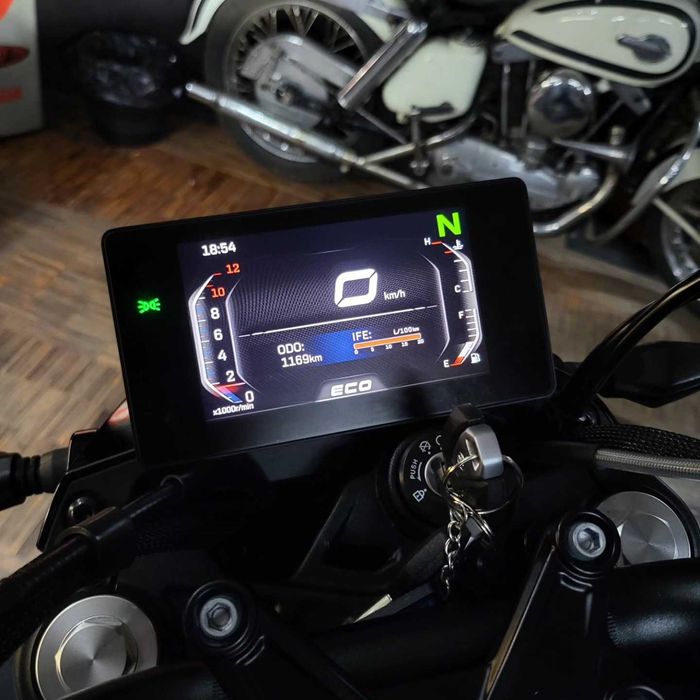 CF Moto NK 650 / 2025
