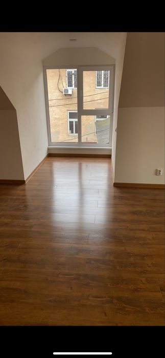 Продається комерційне приміщення в центрі Хуста