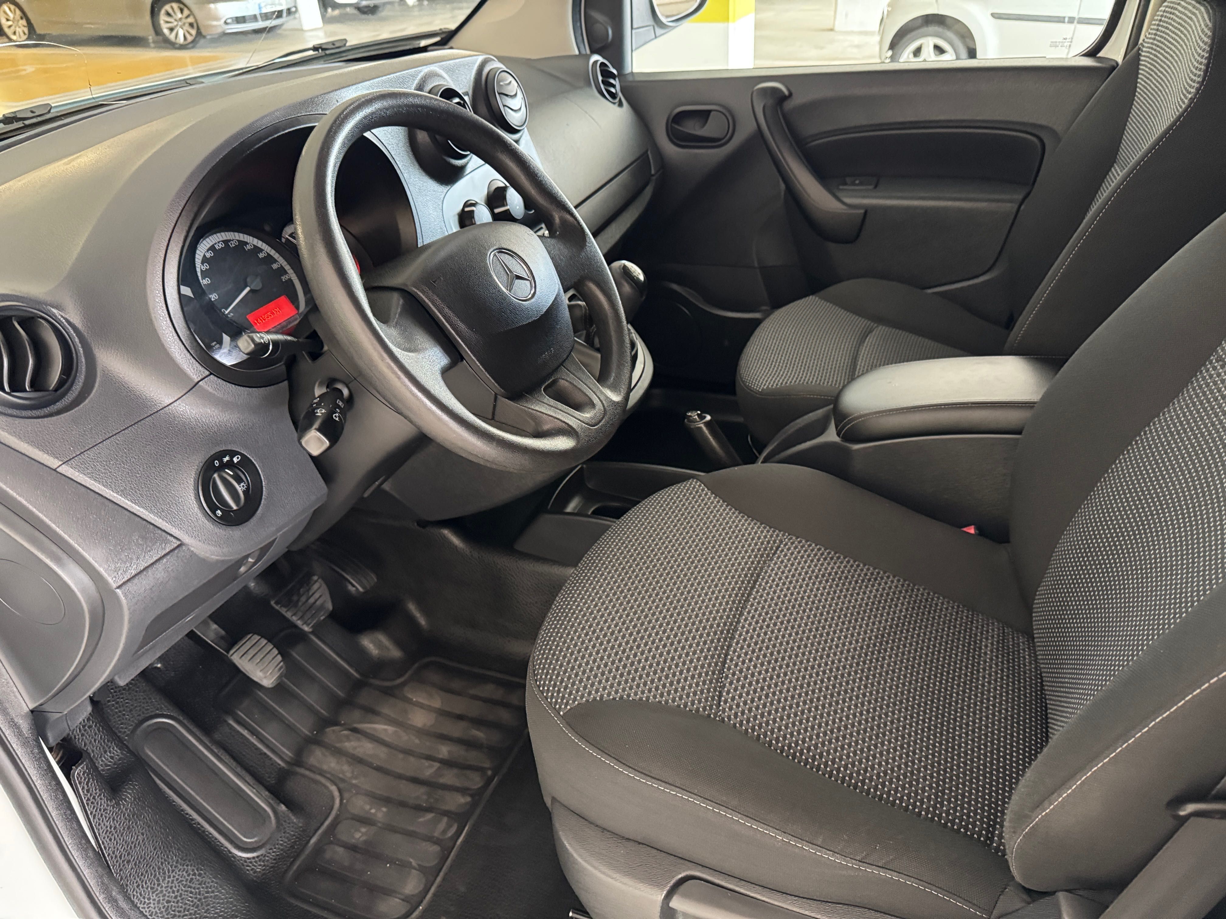 2017 Mercedes Citan 108CDi 141900 kms revisão dia bom estado geral