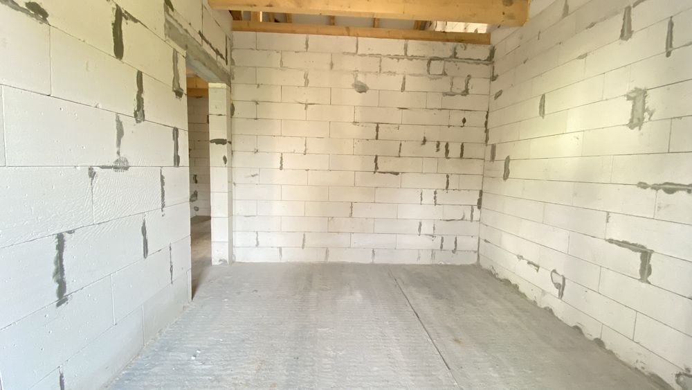 Напівособняк 130 м² з гаражем і 3 сотками землі біля міста