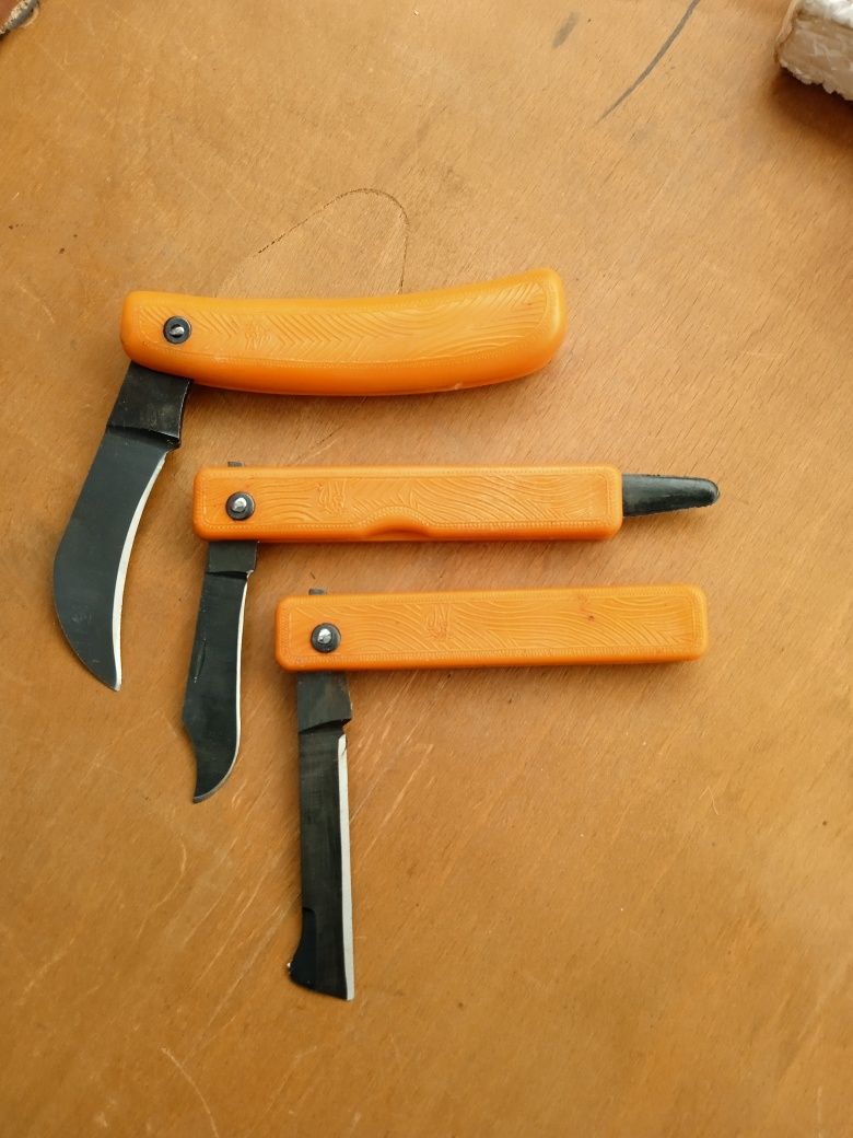 Садовые ножички для обработки деревьев.
