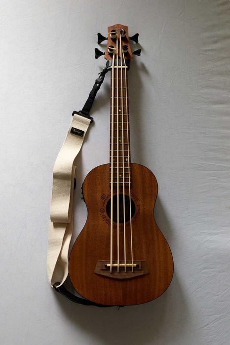 Elektro-akustyczne ukulele basowe Flight DUBS mah/mah