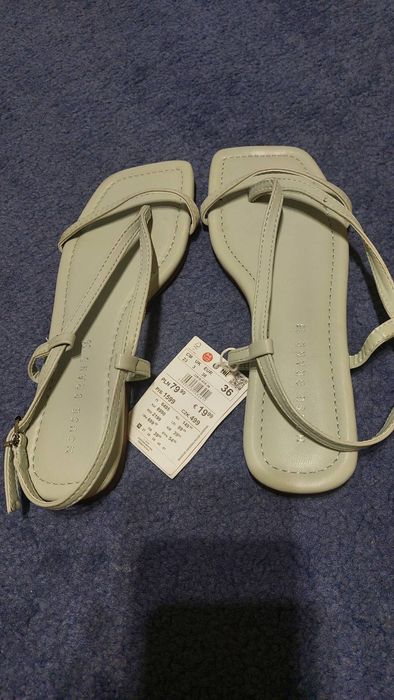 Нові босоніжки house