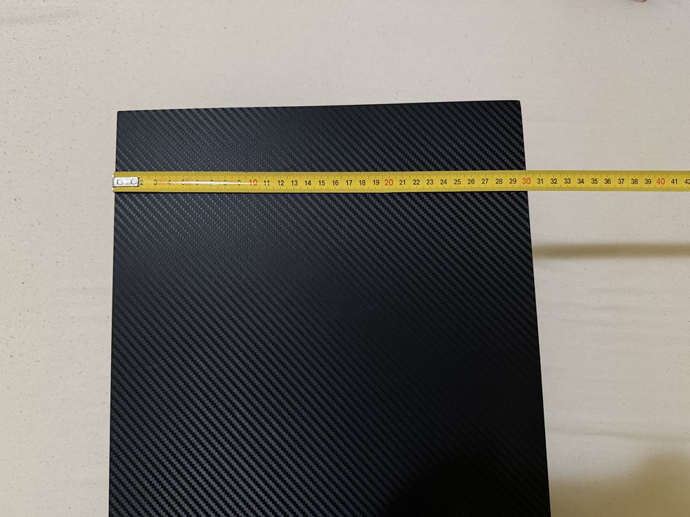 Mesa Pequena com acabamento estilo em fibra de carbono - 50x30 cm