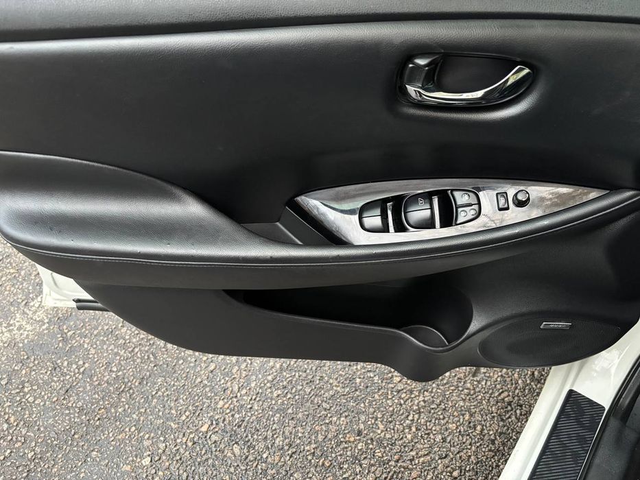 Продам Nissan Leaf