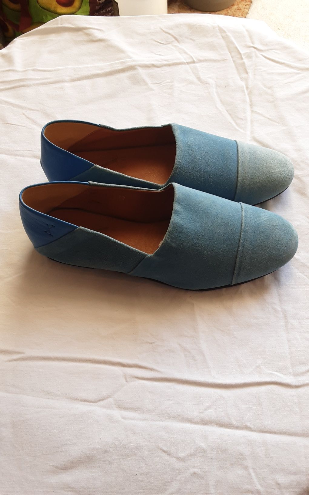 Sapatos em pele azul