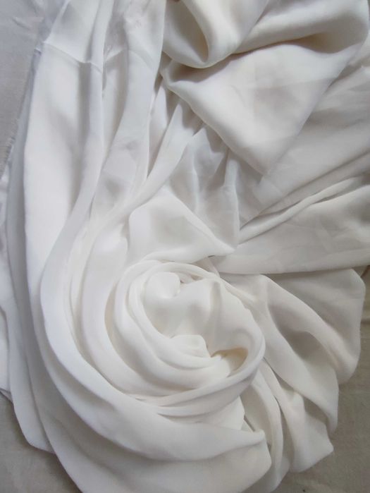Tkanina  cienka, biała, nowa, naturalna szyfonowa.
