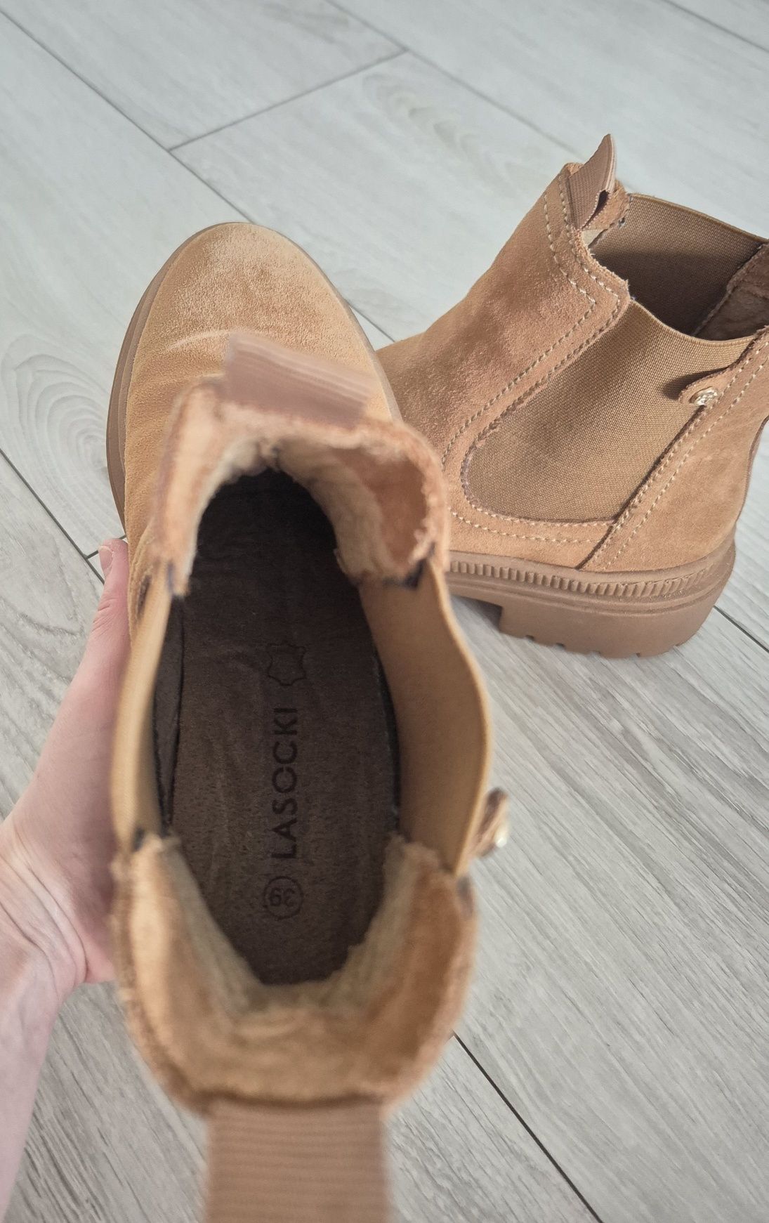 Botki damskie marki Lasocki w kolorze camel rozmiar 39 skórzane!