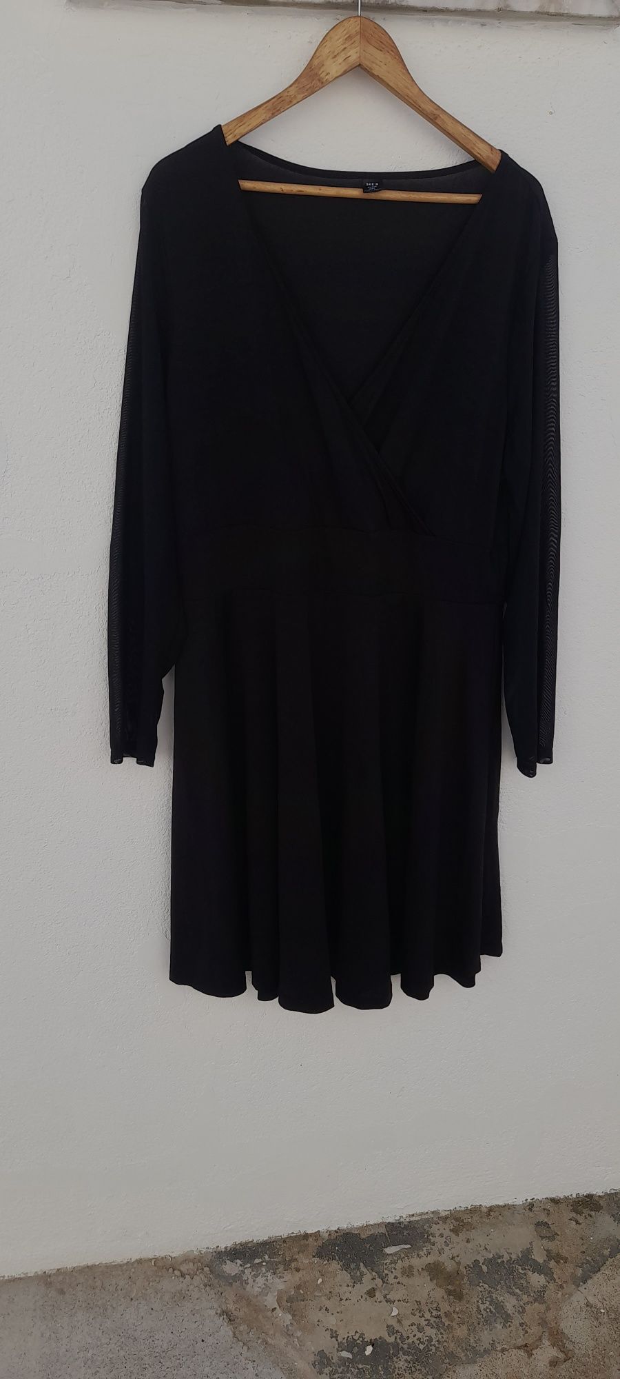 Vestido preto Plus Size