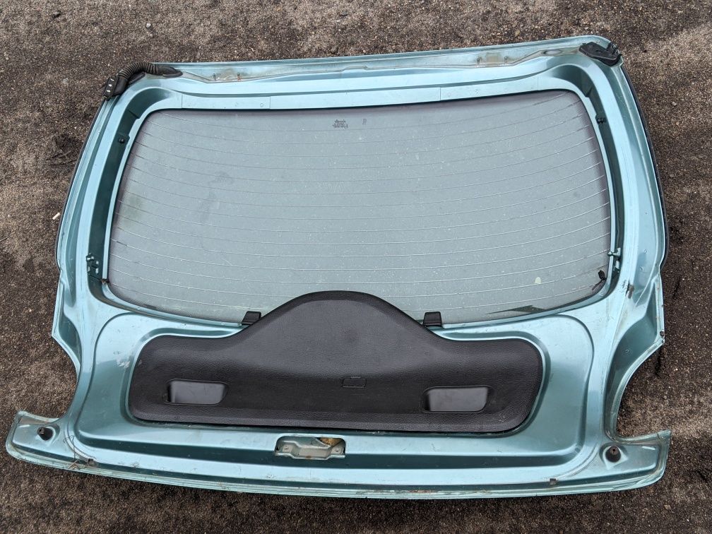Двери ляда Peugeot 206 Пежо 206 стекло заднее