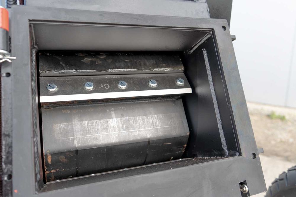 Rębak spalinowy REMET RB-150 == rozdrabniacz do gałęzi