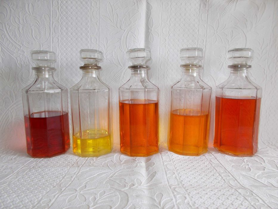 5 x Garrafas (Cada 1 litro ) De Perfume Vintage. França