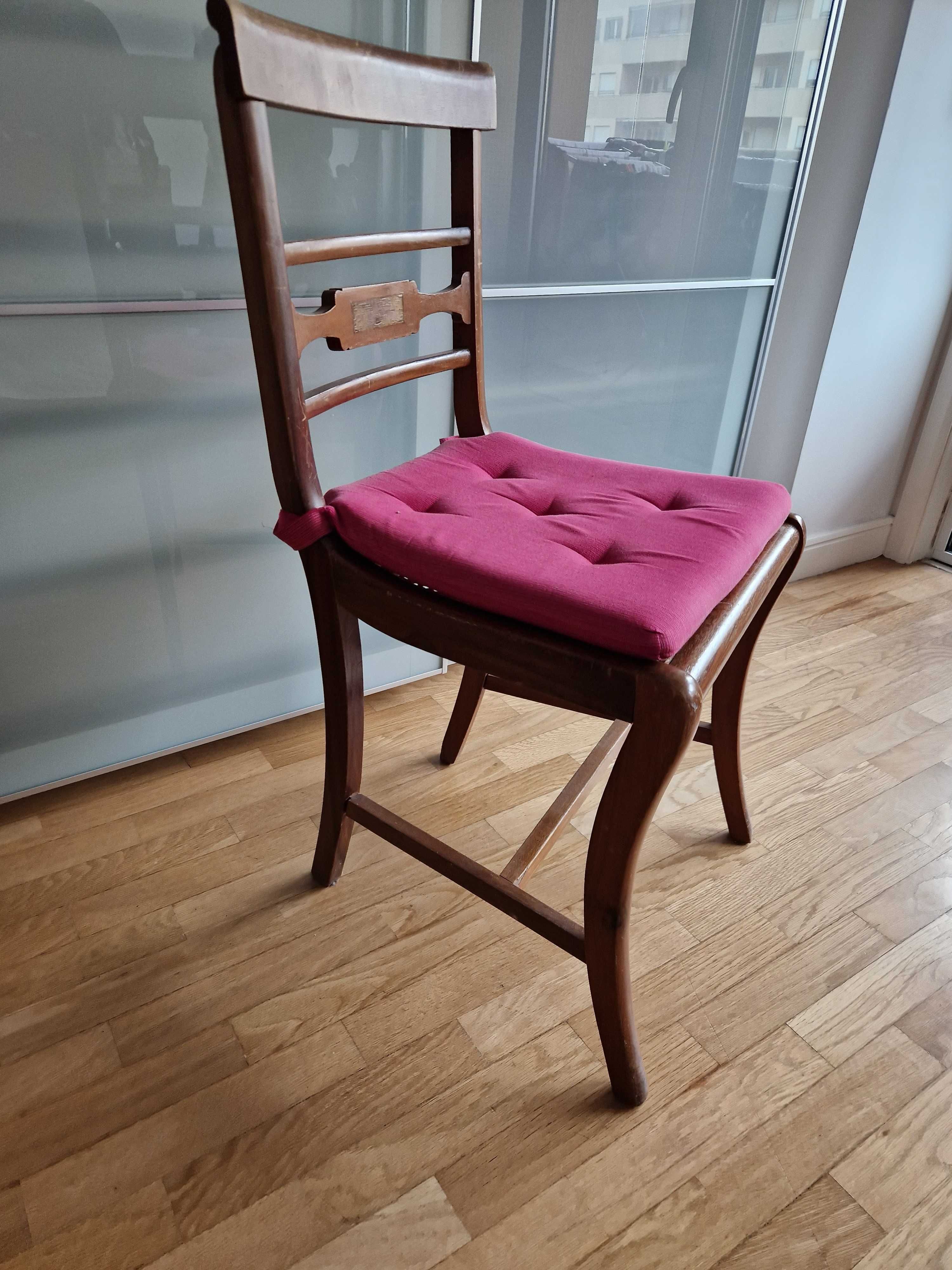 Cadeira de madeira vintage