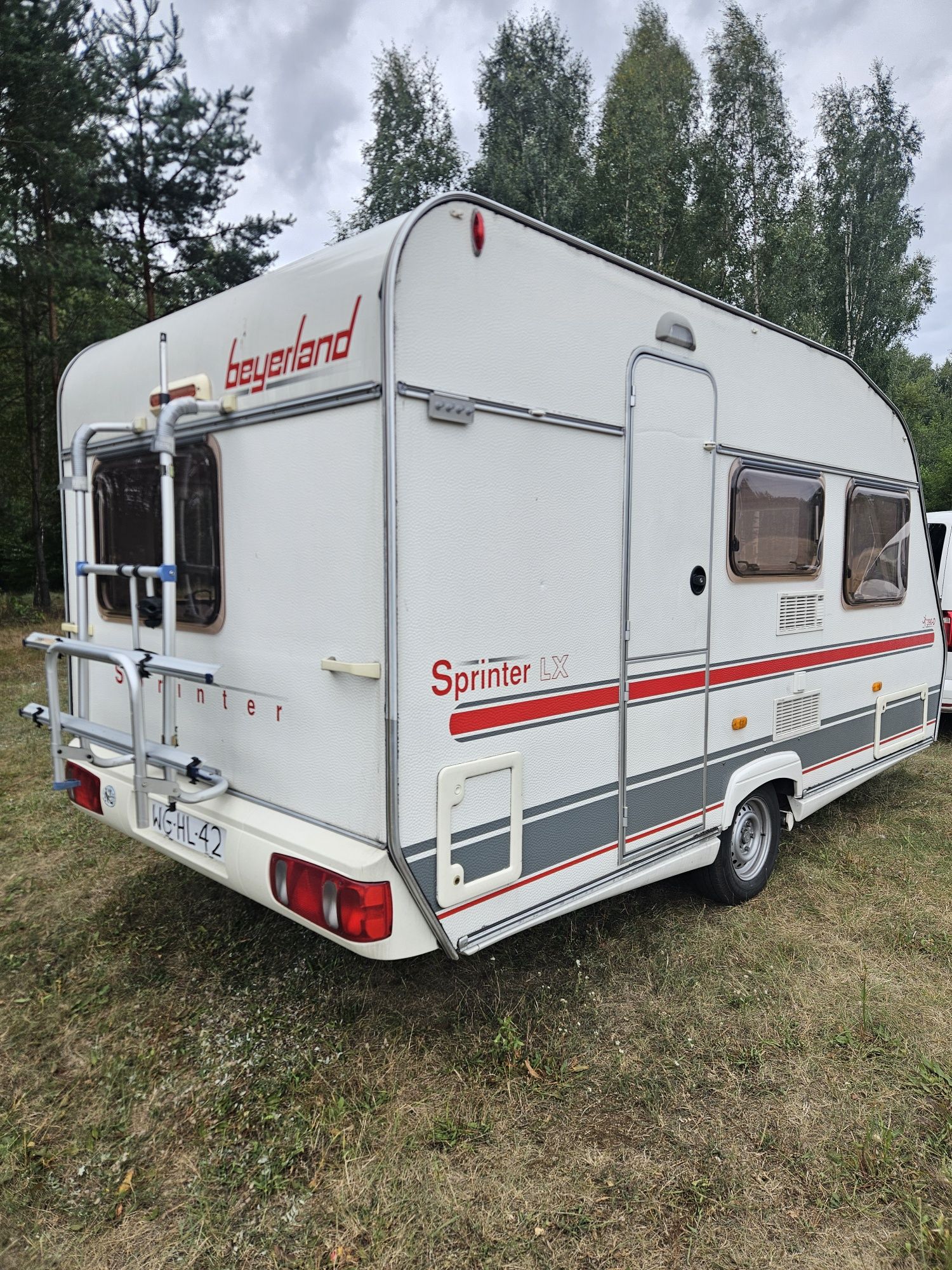 Przyczepa kempingowa Beyerland Sprinter 390 z przedsionkiem 1100Dmc