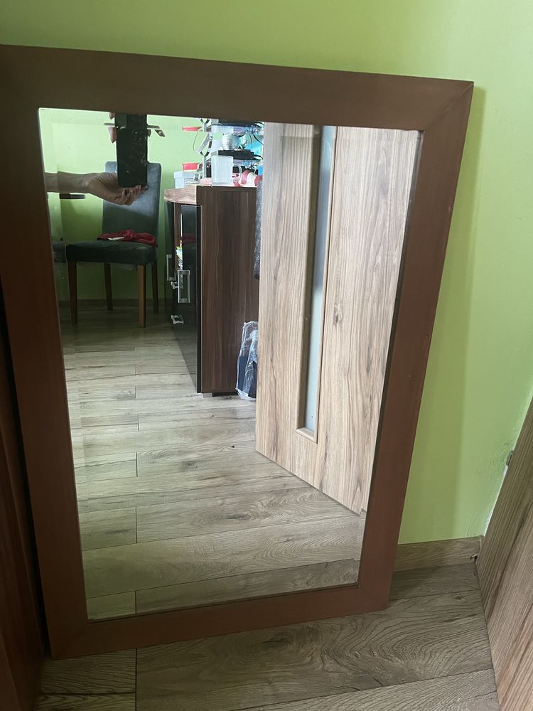 Lustro ścienne .