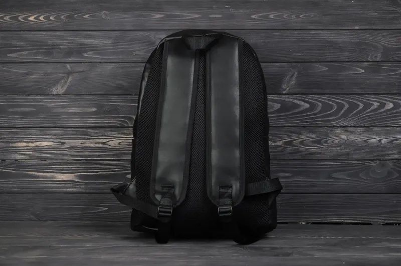 Рюкзак кожаный городской мужской черный портфель сумка