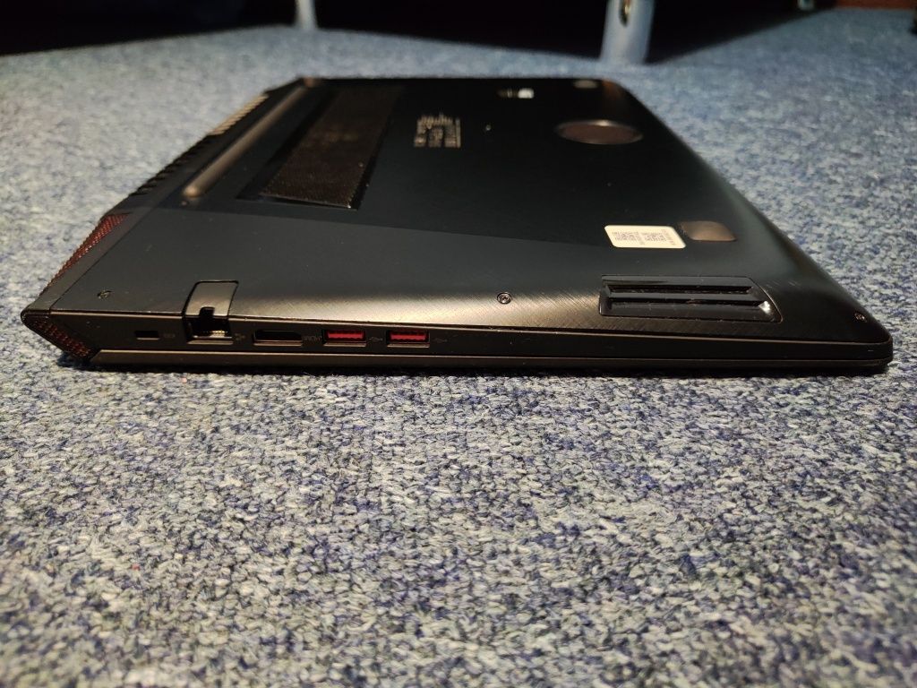 Laptop Lenovo Y700 AMD FX/8GB/Radeon R9 /SSD/15.6/HDMI