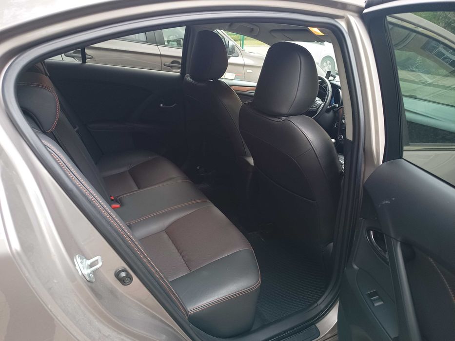 Sprzedam Toyotę Avansis  bardzo dobry stan