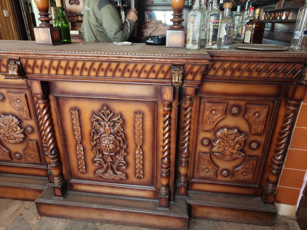 Bar, barek drewniany Zdobiony