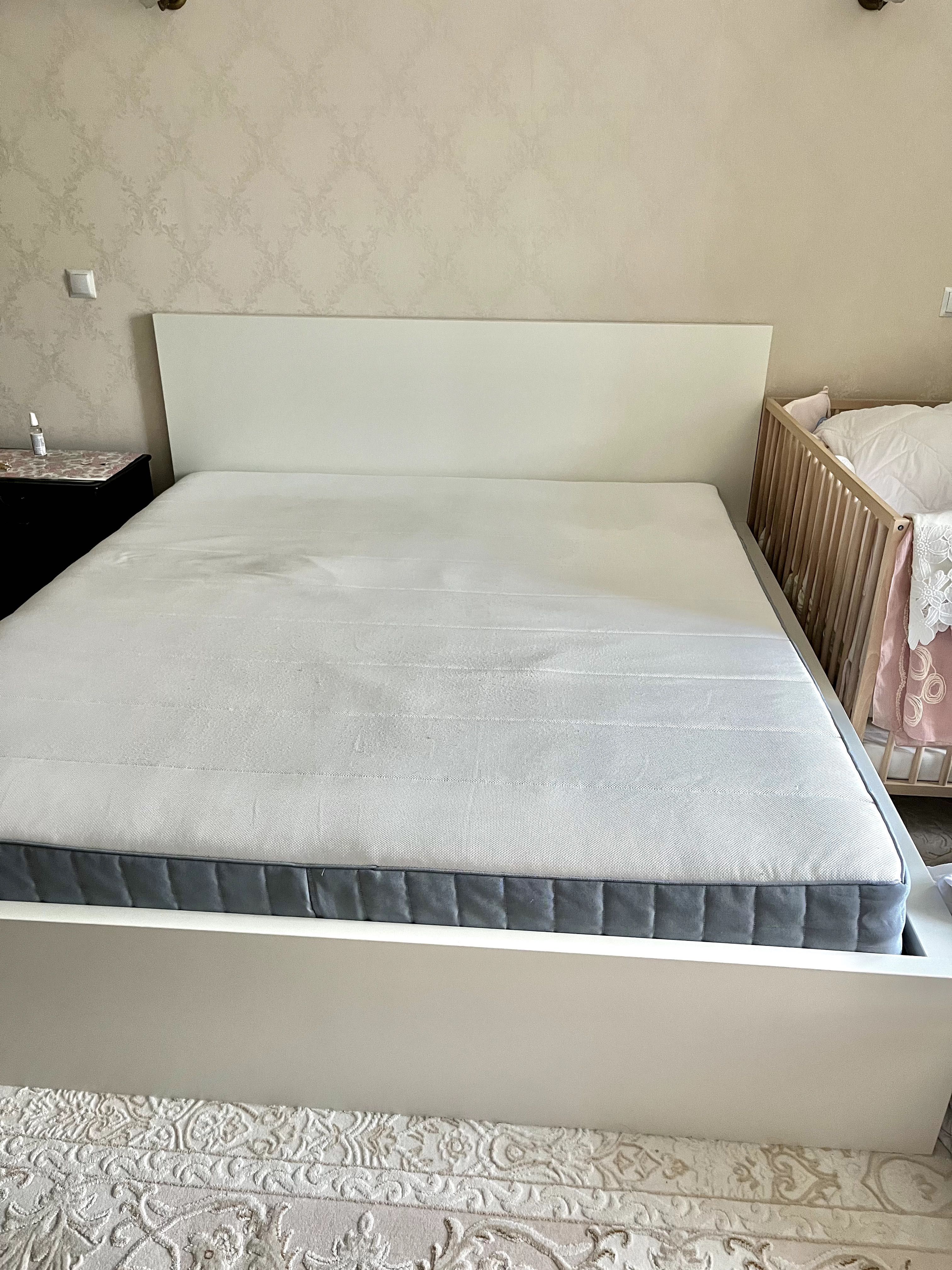 Nowe łóżko do sypialni ikea Malm 180x200 z materacem Używane 1 miesiąc
