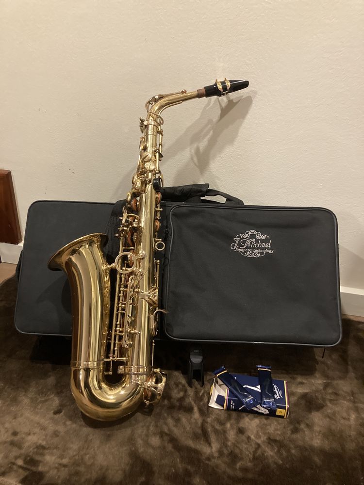 Saxophone alto J Michael