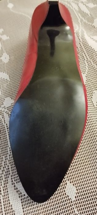 Продам шкіряні туфлі розміром 25.5