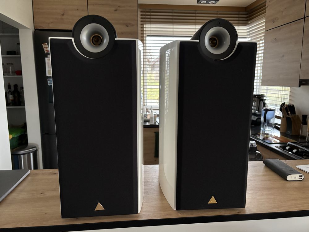 Kolumny Triangle Trio