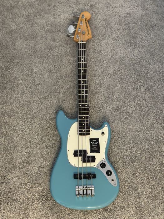 Fender Player II Mustang Bass + Gigbag Fender FBSS-610 + LaBella Flats
