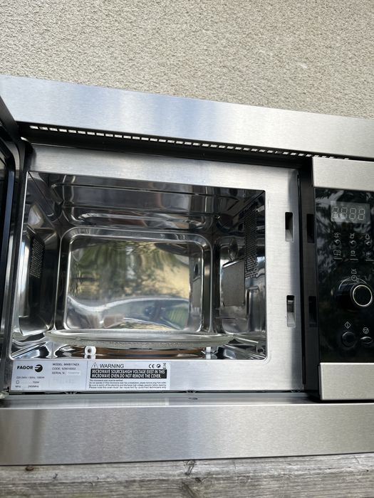 Мікрохвильова піч Electrolux