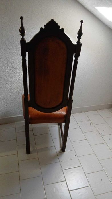 Cadeira de sala antiga