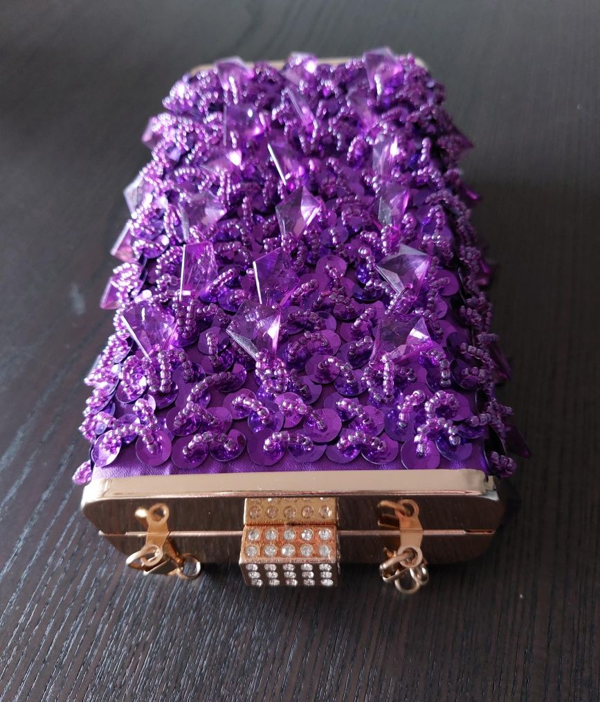 Clutch de festa violeta