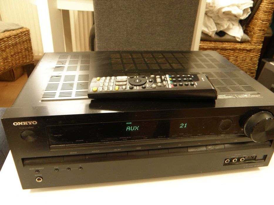 Amplituner AV Onkyo
TX-SR309