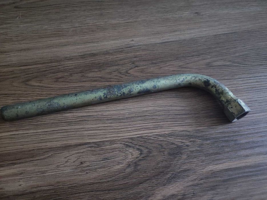 Lewarek samochodowy BMW 5 E39 + klucz 17