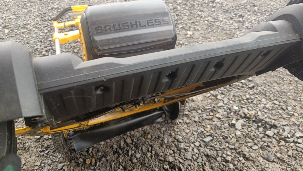 Dewalt kosiarka akumulatorowa z napędem 2X18V DCMWSP156N