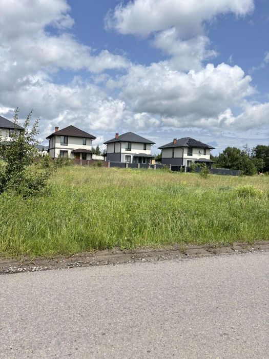 Зімельна ділянка 30 сот. с. Іванковичи під забудову