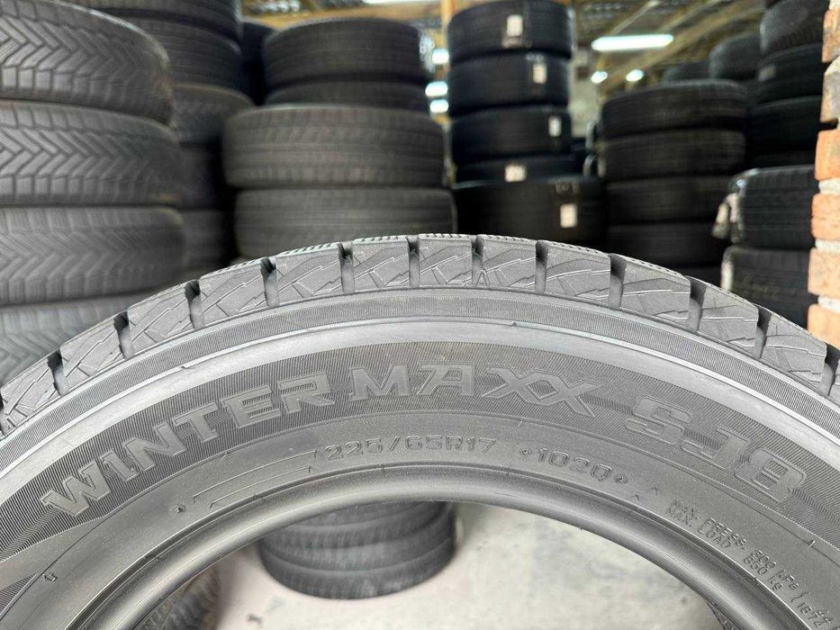 Шини зимові 225/65 R17 DUNLOP WINTER MAXX SJ8 9mm