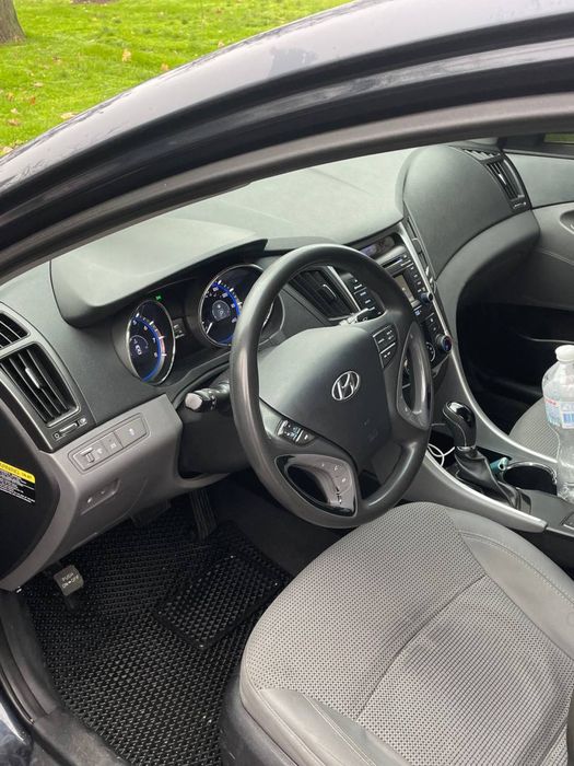 Продам Hyndai Sonata 2013