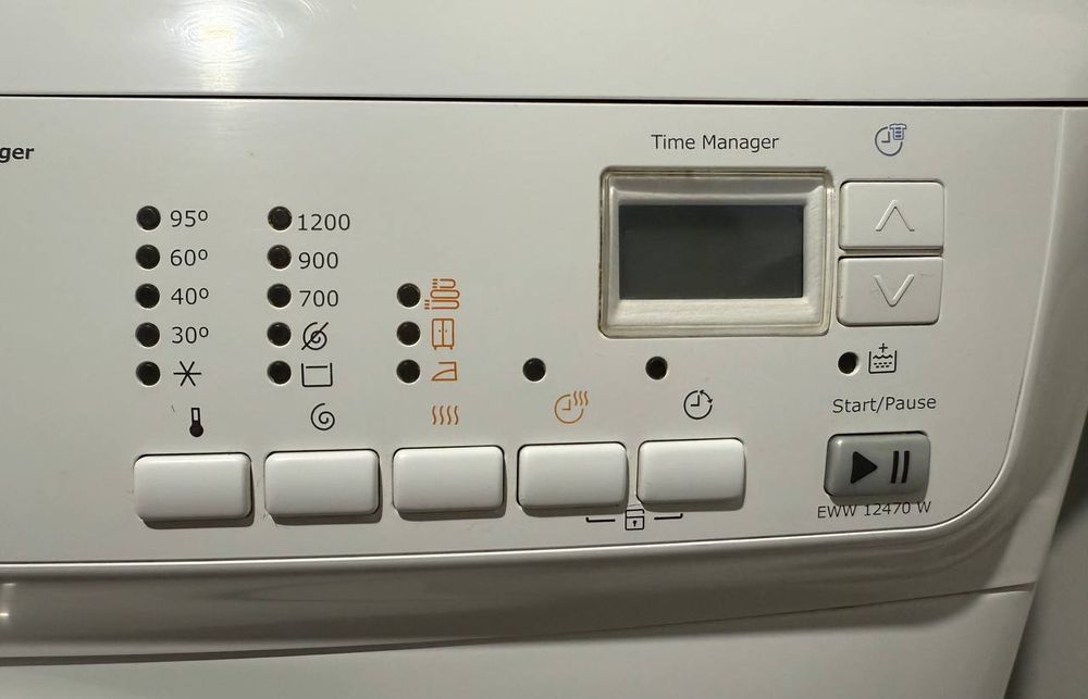 Продам пральну машинку Electrolux в гарному стані.