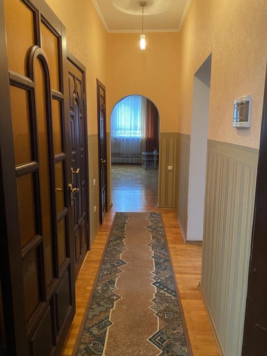 Продається двоповерховий будинок у місті Берестин.