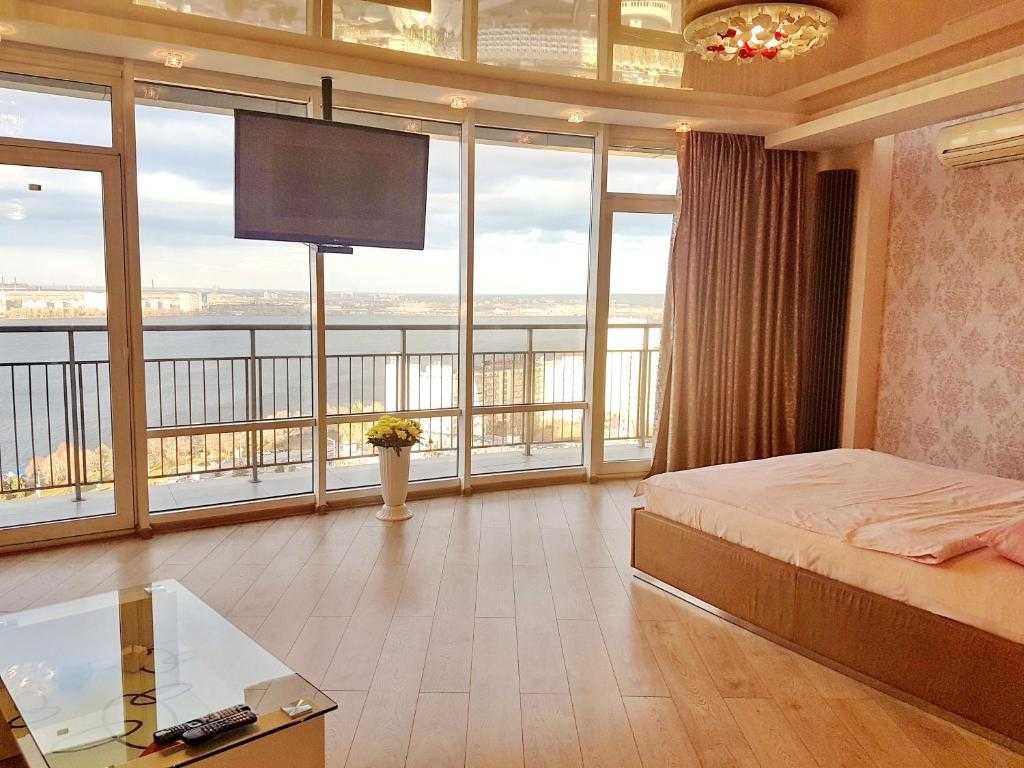 Премиум в Мост Сити, вид - река. Центр. Джакузи. 2к.  21 этаж. Балкон.